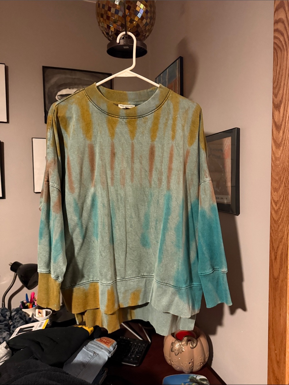 EARTHBOUND Women’s Green and Rust Tie-Dye Crewneck Sweeatshirt